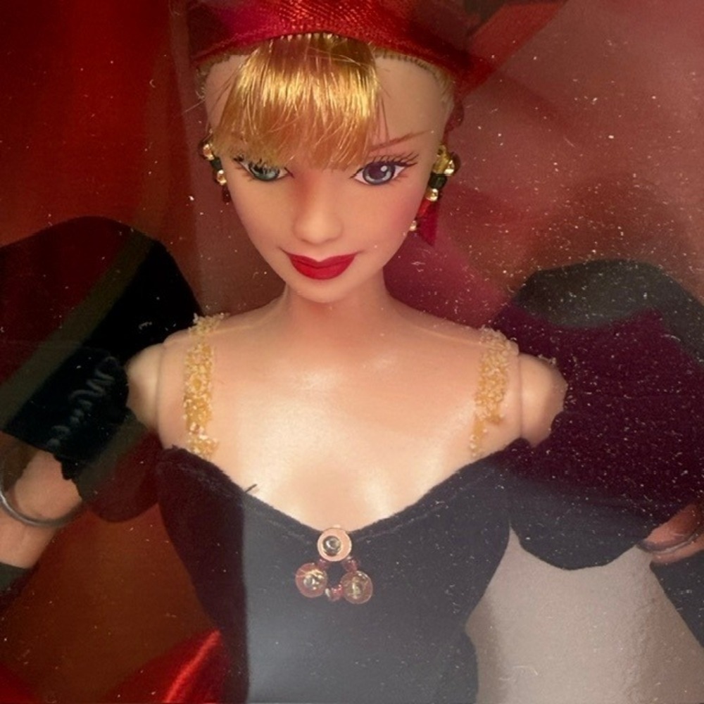 Winter Splendor Barbie Special Edition Avon Exclusive 1998 Mattel 19357 - Picture 4 of 9